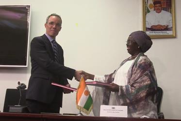 Le Niger et la société Orano signent un Accord pour prolonger l’exploitation de l’uranium jusqu’en 2040 !