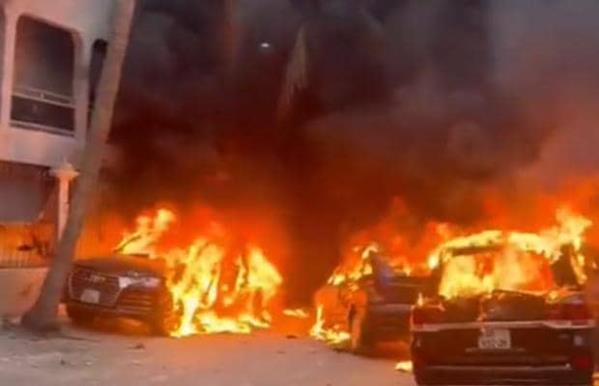 Sénégal : A Dakar, des villas des ministres Mbaye Thiam et Matar Ba incendiées !