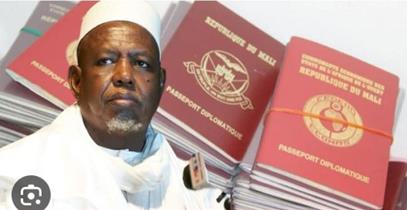 Mali : La junte militaire confisque le passeport diplomatique de l’Imam Mahmoud Dicko !