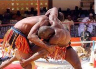 Niger : La lutte traditionnelle, Mohamed Bazoum rehausse la valeur du sport roi !