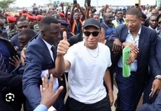 Cameroun : Kylian Mbappé couronné sur la terre de ses ancêtres !