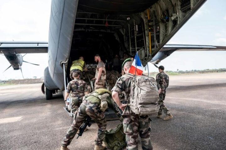 8Niger : L’ambassadeur de France toujours bloqué à Niamey par absence du sérieux et du légal deParis !