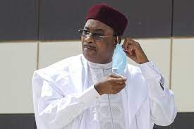 Niger : Accabler Mahamadou Issoufou, le dénigrer, le discréditer, diaboliser enfin son bilan, ainsi crépitent les armes de l’adversité contre lui !