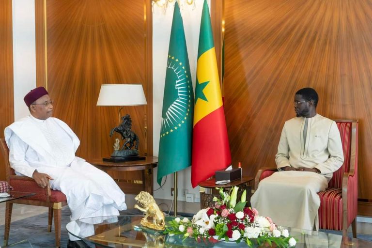 Afrique : Mahamadou Issoufou reçu par le président Bassirou Diomaye Faye !